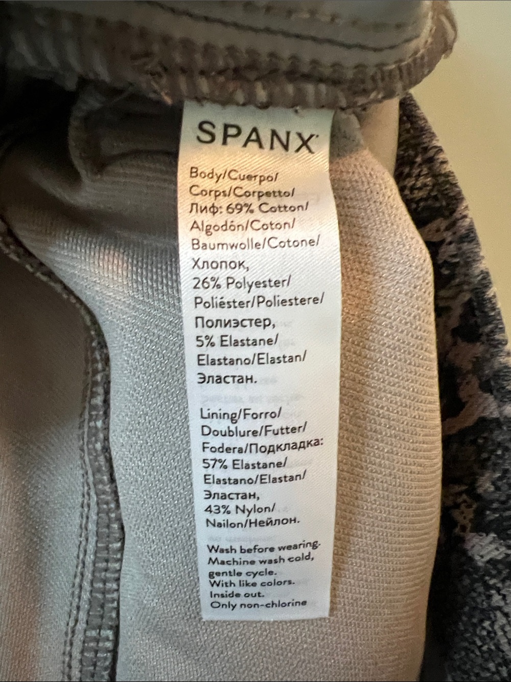 SPANX Snake-Pattern Slim Leggings in Black and Gray with Red Tag - Picture 6 of 7